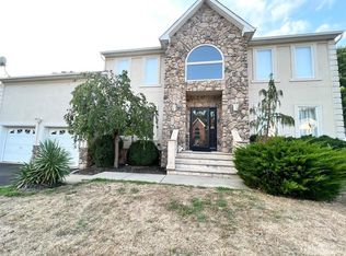 18 Johnson Ave, Monroe Township, NJ 08831