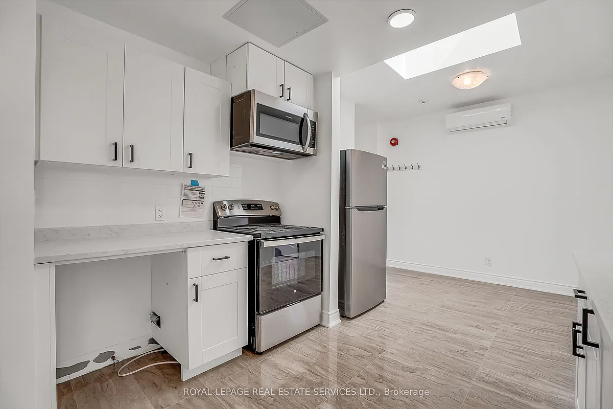 Building Photo - 2820 Danforth Ave #301