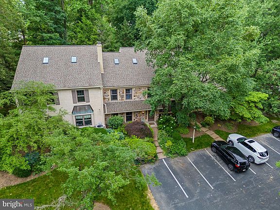2nd image of 802 Weatherstone Dr