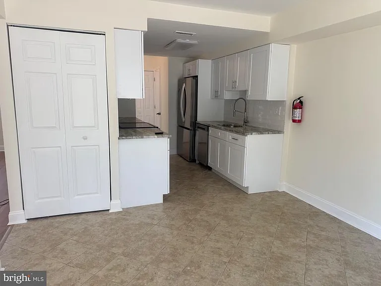 220 Deerpark Ct — Photo 11