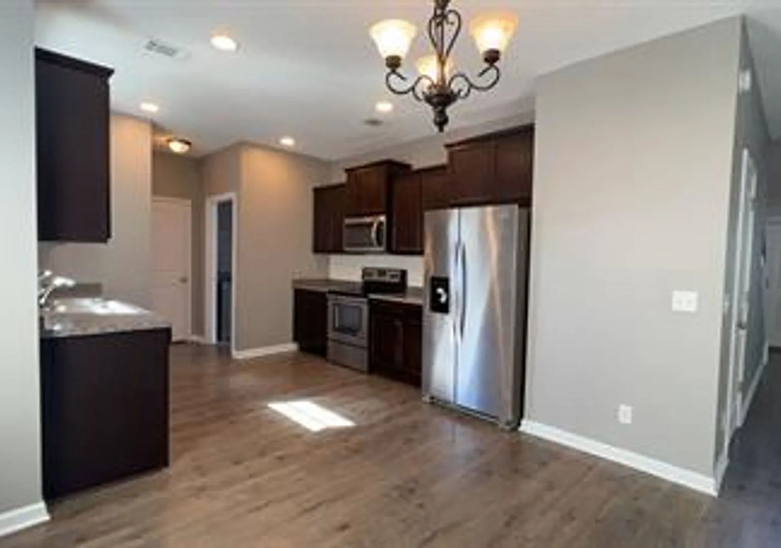 1605 Longleaf Court — Photo 4