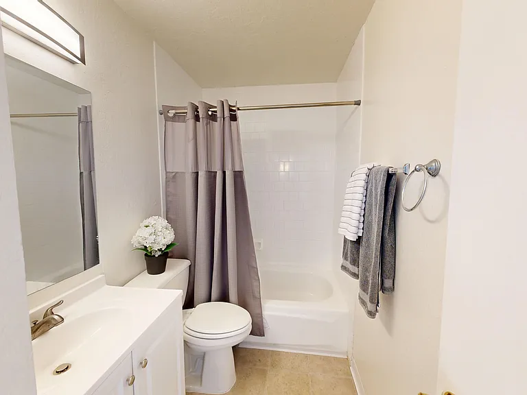2055 Sacramento Street — Photo 19