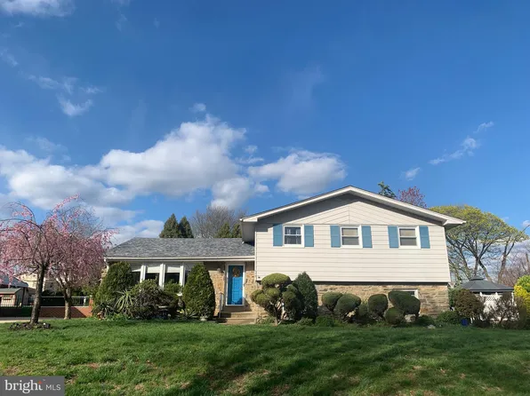 115 Flagstaff Rd, Philadelphia, PA 19115