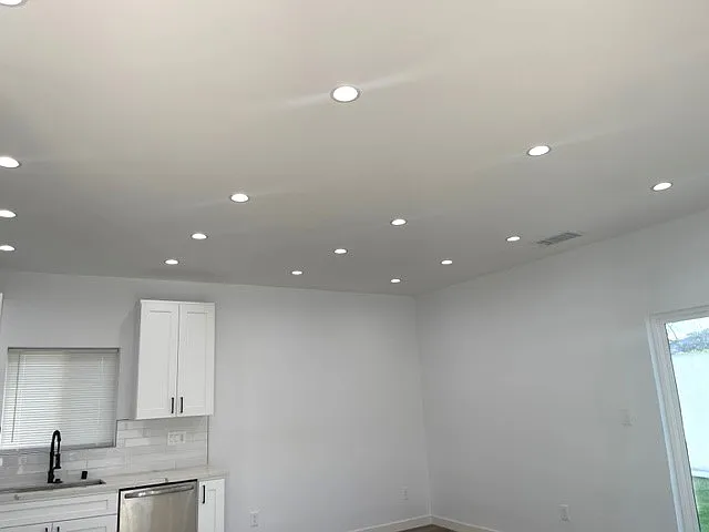 6427 Rhodes Ave — Photo 26