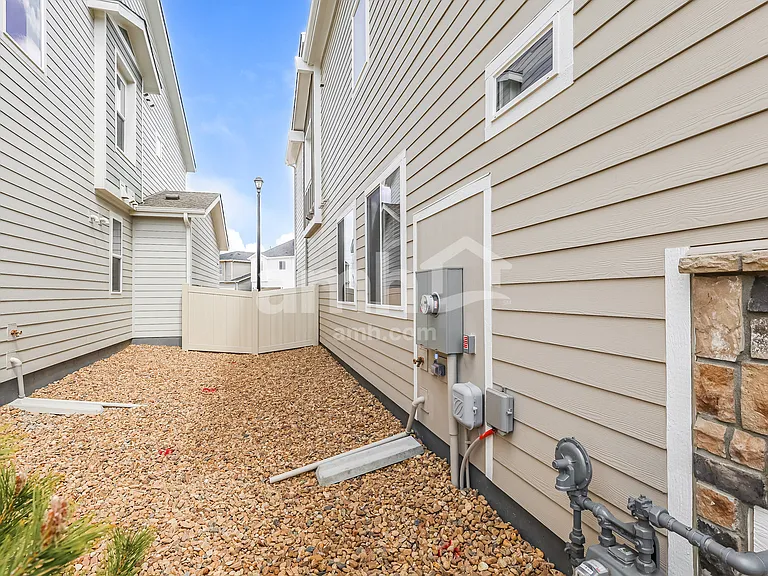 10183 Peoria Pkwy — Photo 16