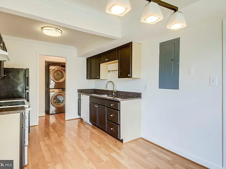 545 Florida Ave — Photo 5
