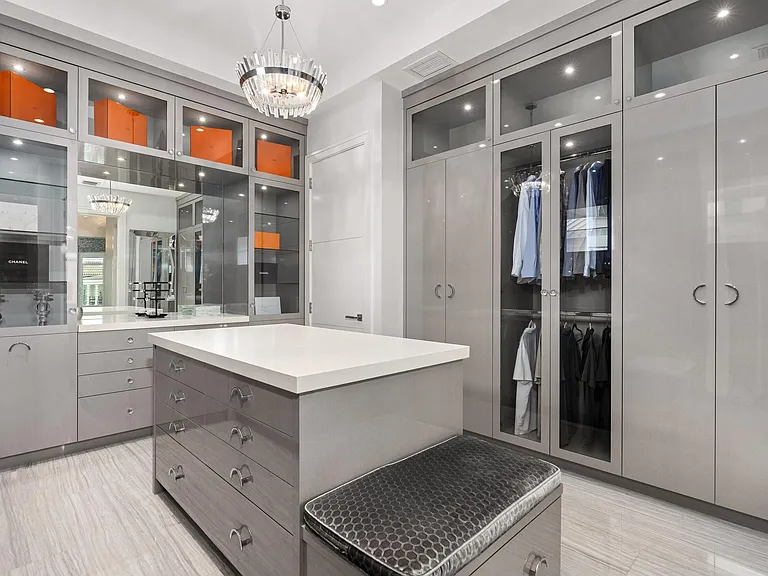 863 Enfield St — Photo 49