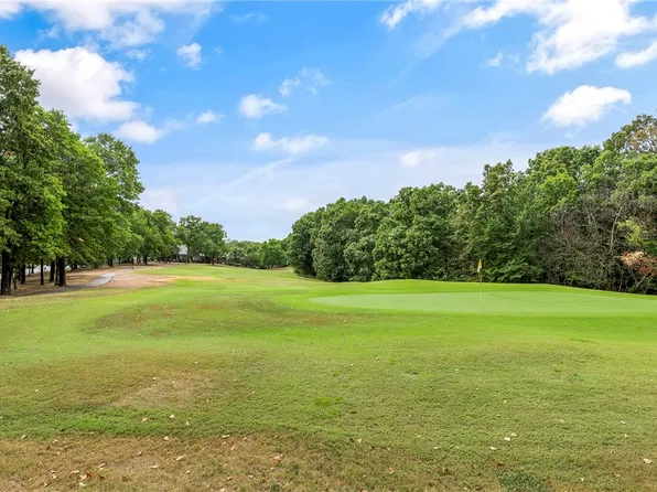8 Lunsford Ln, Bella Vista, AR 72714
