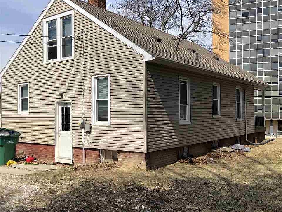 2nd image of 627 W Adams St