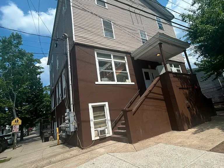 50 Clinton St #11 — Photo 1