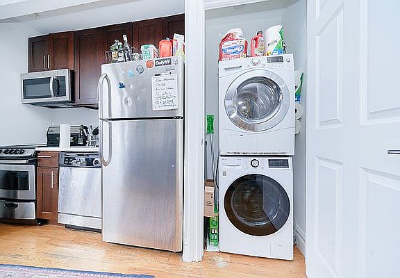 5th image of 335 E 9th St