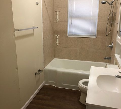 3rd image of 605 S Logan Ave