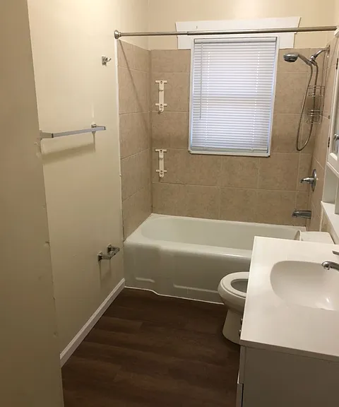605 S Logan Ave — Photo 3