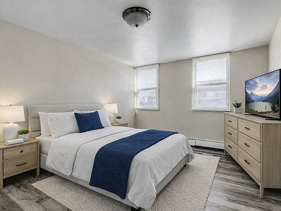 4th image of 1225 Yosemite St APT 4