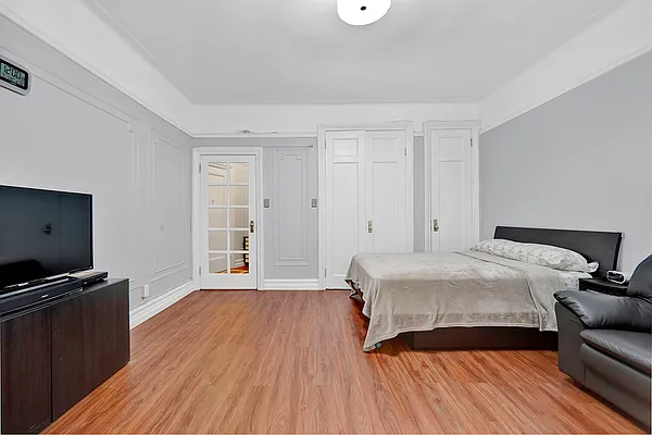 Sold by REMAX Elite | media 17