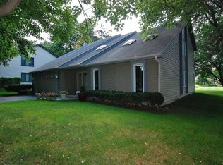 2415 Oak Hill Dr, Lisle, IL 60532