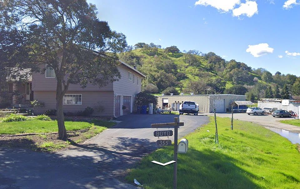 1st image of 355 Clarke Ln