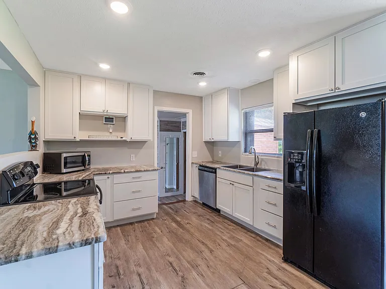 308 Calhoun Ave — Photo 6