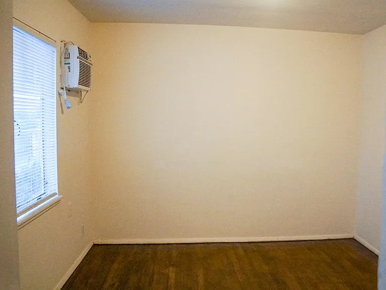 7702 Pickering Ave #F — Photo 10