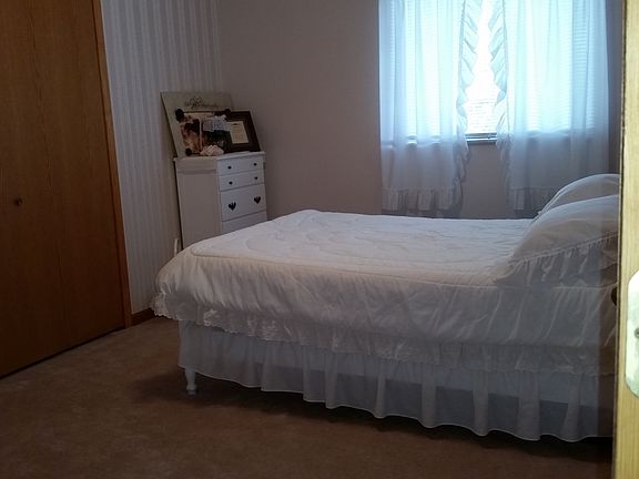Bedroom 2 - 13'5"x10'1"