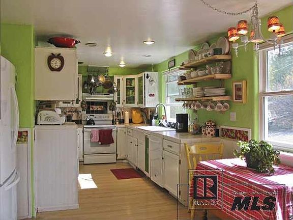 5th image of 1189 Manitou Ave