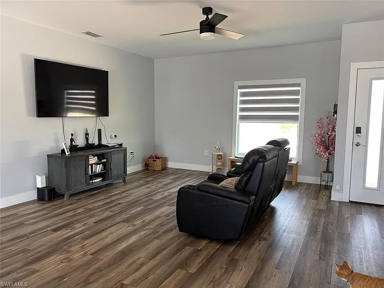 1006 Capetown Ave — Photo 12