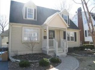 431 Meadow Ln, Libertyville, IL