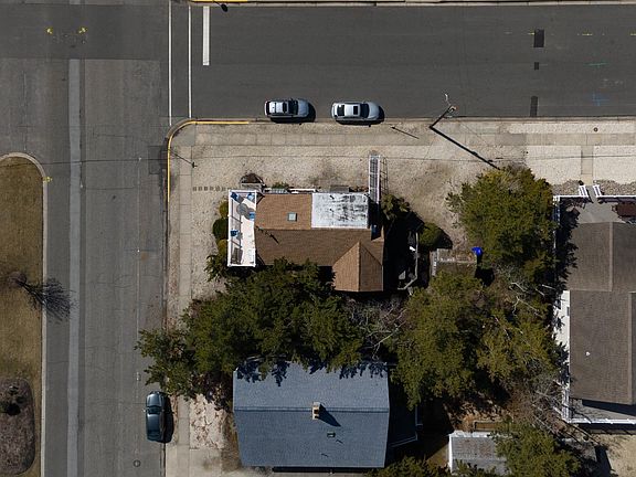 3rd image of 4040 Dune Dr