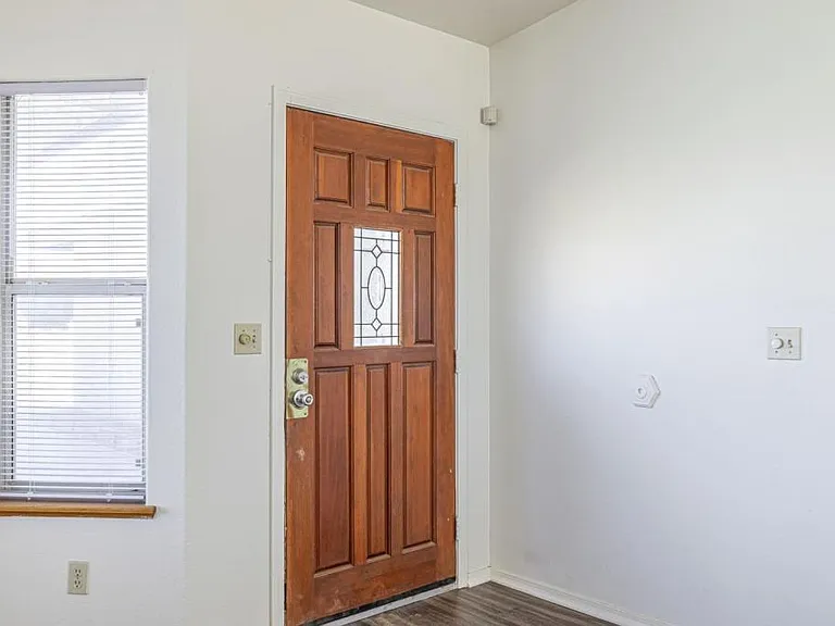 6940 Quezon Ave — Photo 8