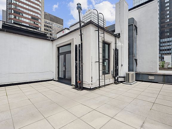 3rd image of 160 E 48th St #Penthouse U