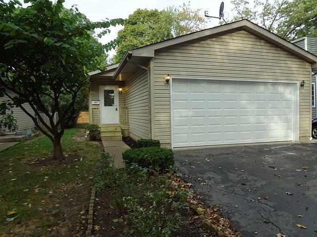 1st image of 414 Forest Glen Dr