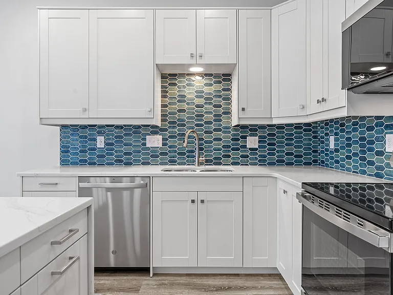 425 W 8th St #21 — Photo 1