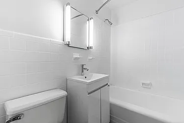 Rented by New York Casas Ltd.