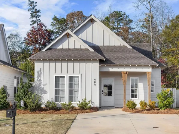 680 Village Dr, Opelika, AL 36801