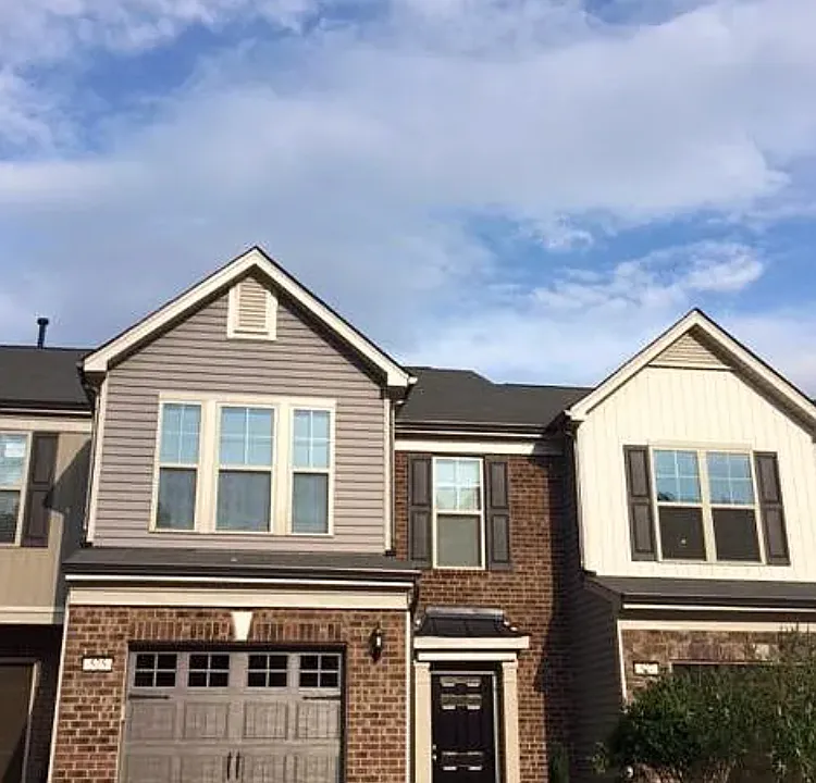 525 Denhoff Dr