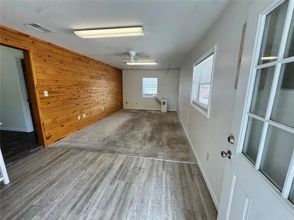 306 N Iona Ave, Fruitland Park, FL 34731