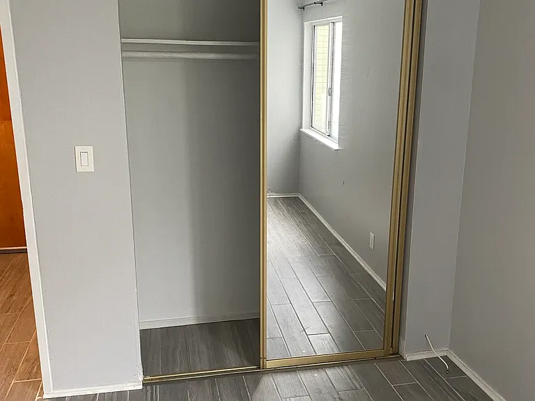929 Oak St #4 — Photo 6