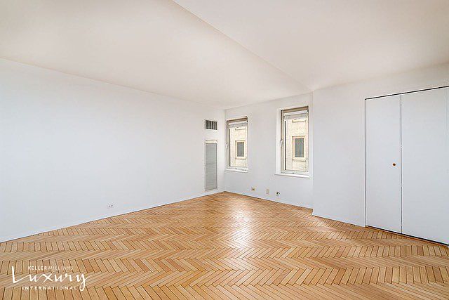 1st image of 106 Central Park S APT 9E