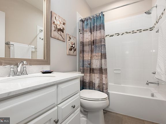 5th image of 25 Waterside Dr