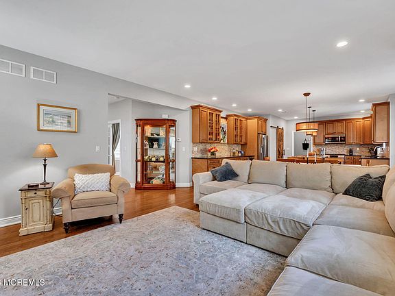 4th image of 1548 Logan Drive