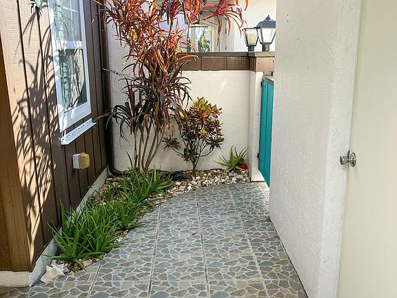 3rd image of 230 Queens Ct #230
