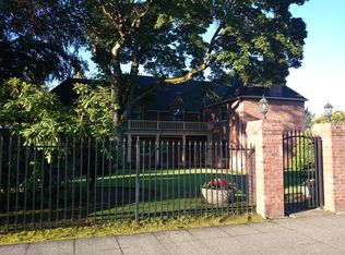 665 W Highland Dr, Seattle, WA 98119