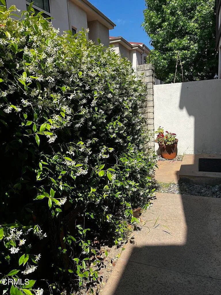 2 bed, 3.0 bath, 1586 sqft, $3,800 — Photo 4