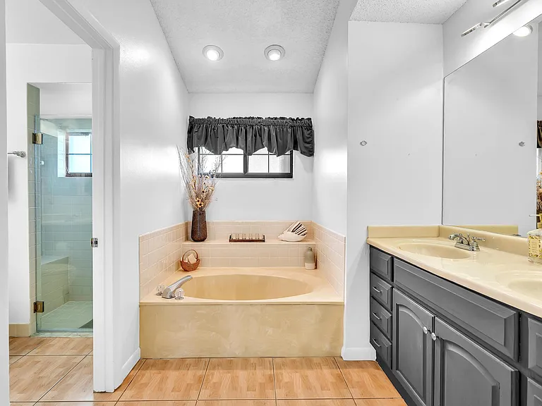 8099 Cassia Dr — Photo 25