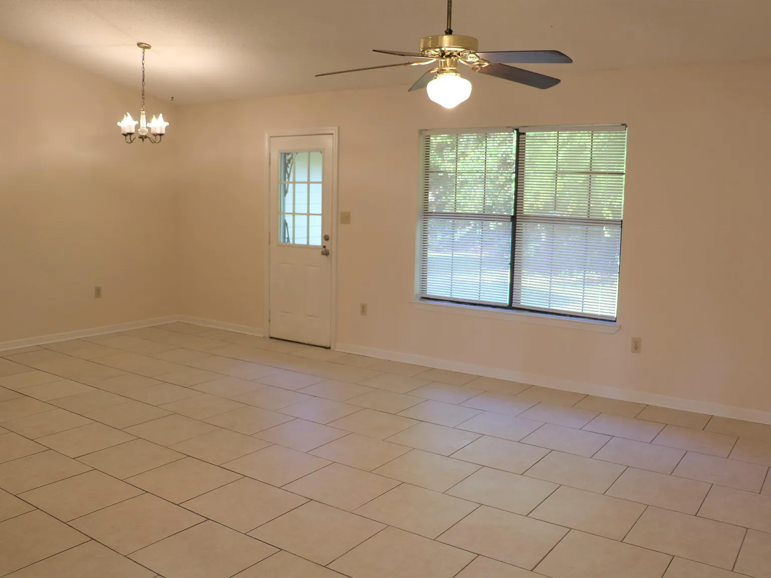 3 bed, 1300 sqft, $1,720 — Photo 4