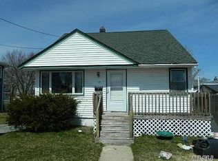 12 E Hollywood Ave, Lindenhurst, NY 11757