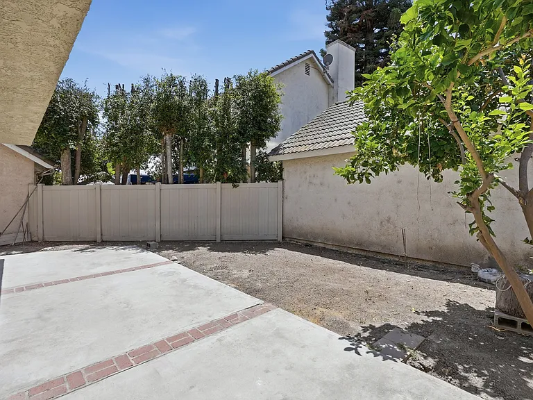 15303 Rancho Polermo Rd — Photo 32