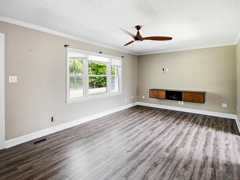 635 Ramblewood Dr — Photo 4