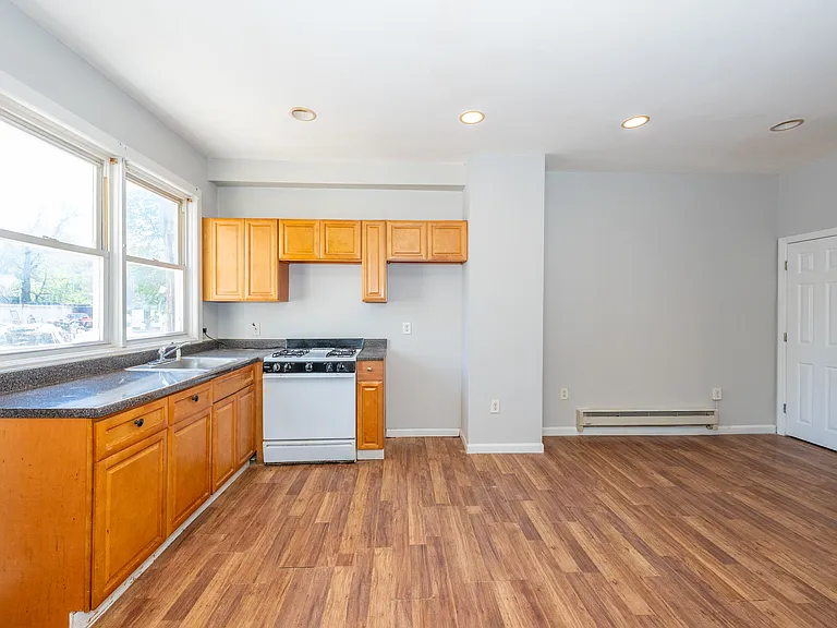 162 E Main St #1 — Photo 6