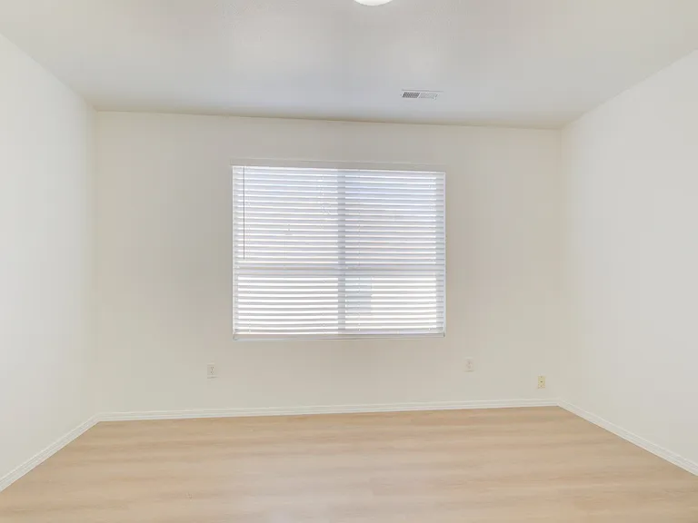 1153 W 400 S — Photo 27